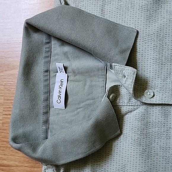 Calvin Klein Men's Polo Shirt - Picture 2 of 3